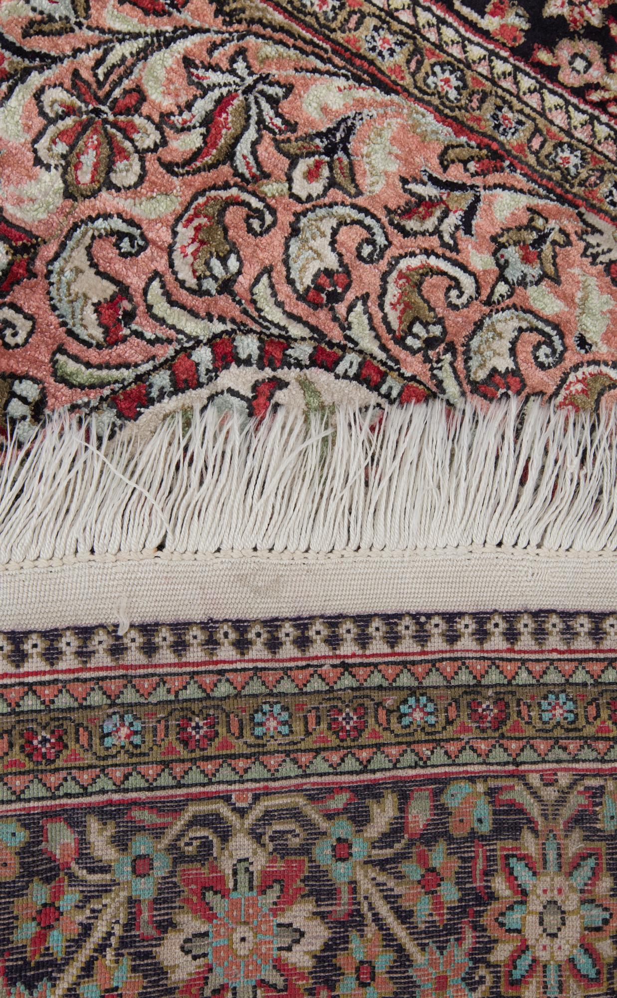MATTA, silke, Pakistan/Kina. Ca 166x103 cm.