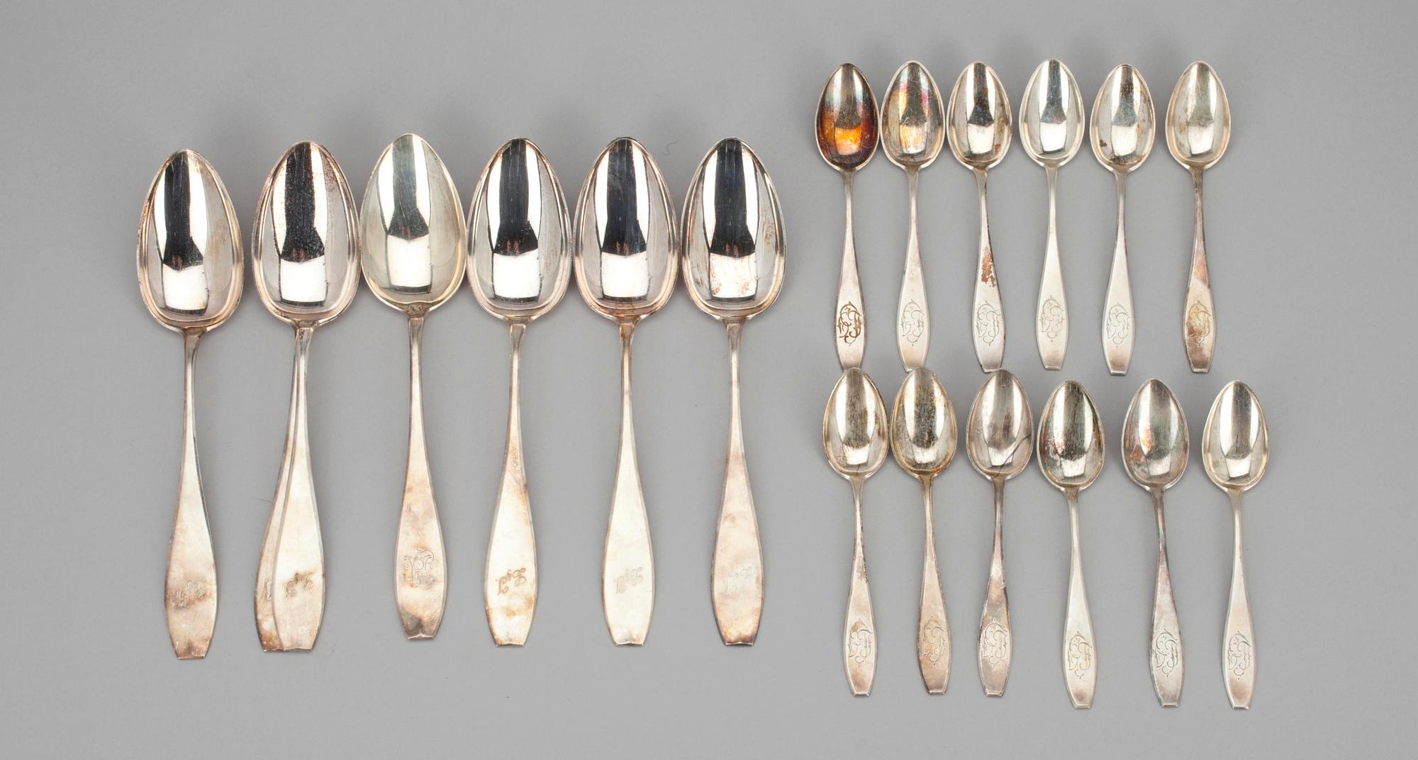 SKEDAR, 12+6 st, silver, Auran Kultaseppä samt Kultakeskus. 1900-tal. Vikt tot. 471 g.