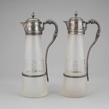 VINKARAFFER, ett par, omkring år 1900.