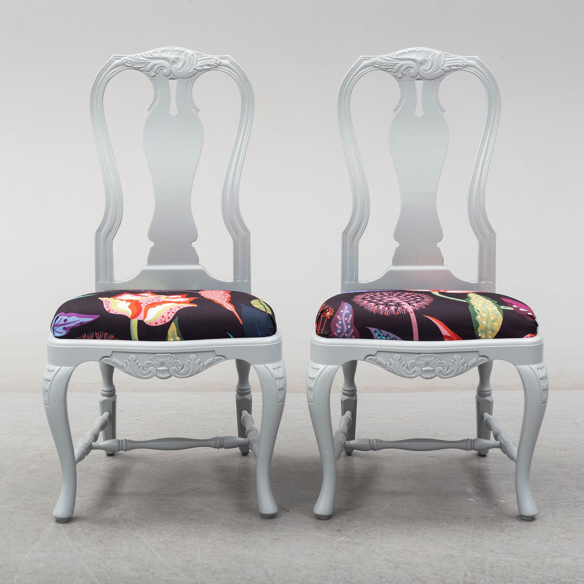 A rococo style dining table and six chairs, end of 20th century.