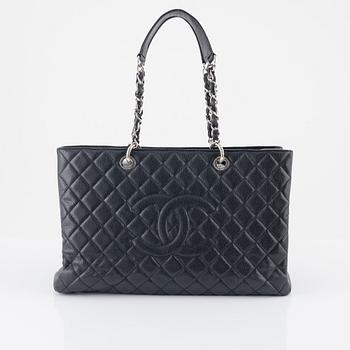 Chanel, A black caviar leather "Shopping Tote" bag, 2013-2014.