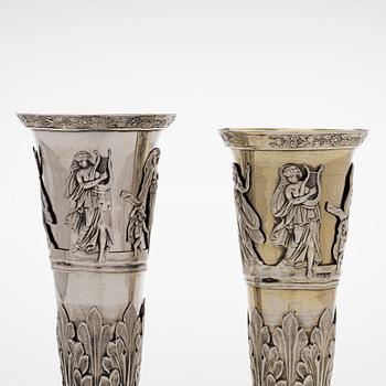 Peter Andreas Möller, Champagnestrutar, 2 st. snarlika, silver och förgyllt silver, S:t Petersburg, 1834 och 1837.