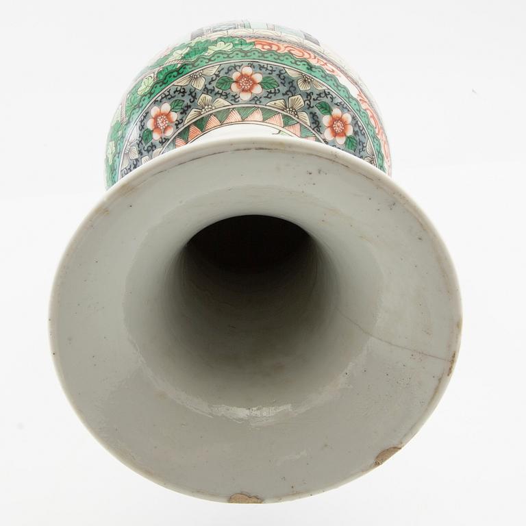 Porcelain vase, China 20th century.