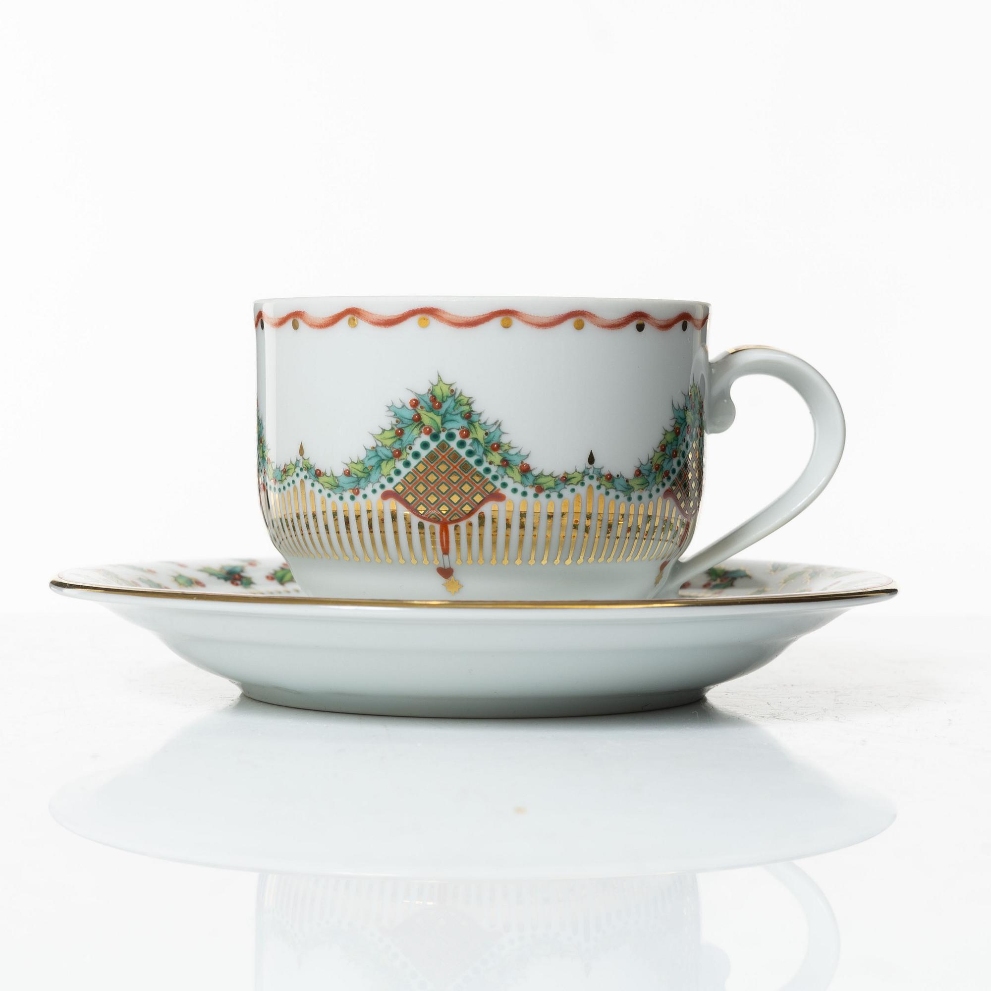 Royal Copenhagen, a porcelain dinner service, "Christmas Joy" (68 pieces).