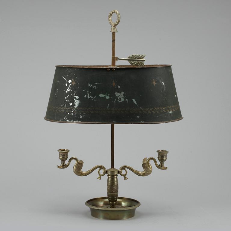 BORDSLAMPA, sk "Lampe à bouillotte ", empirestil. 1900-talets början.