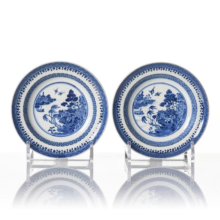 A set of twelve Chinese export porcelain dessert dishes, Qing dynasty, Qianlong and Jiaqing, 18/19th century.