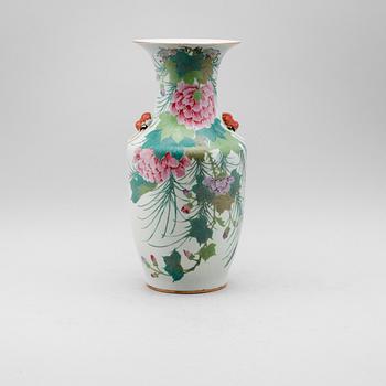 VAS, porslin, Kina, 1900-tal.