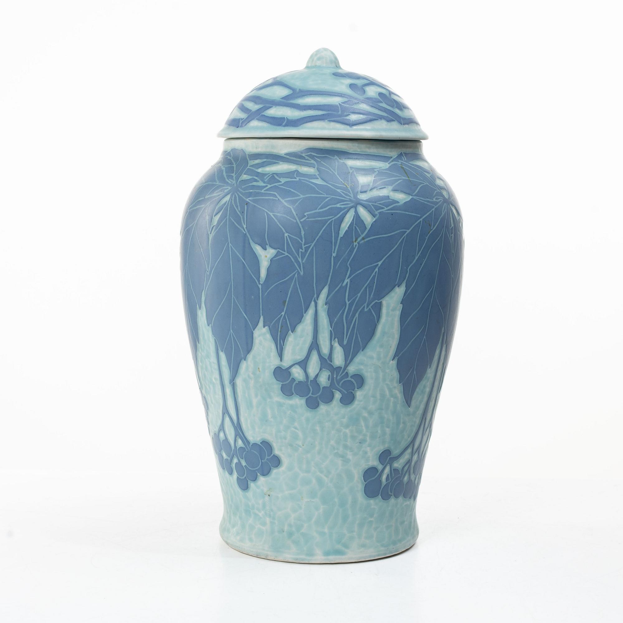 Josef Ekberg, A 'Sgrafitto' lidded creamware urn, Gustavsberg, 1924.