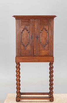KABINETTSKÅP, barockstil, 1800-tal.