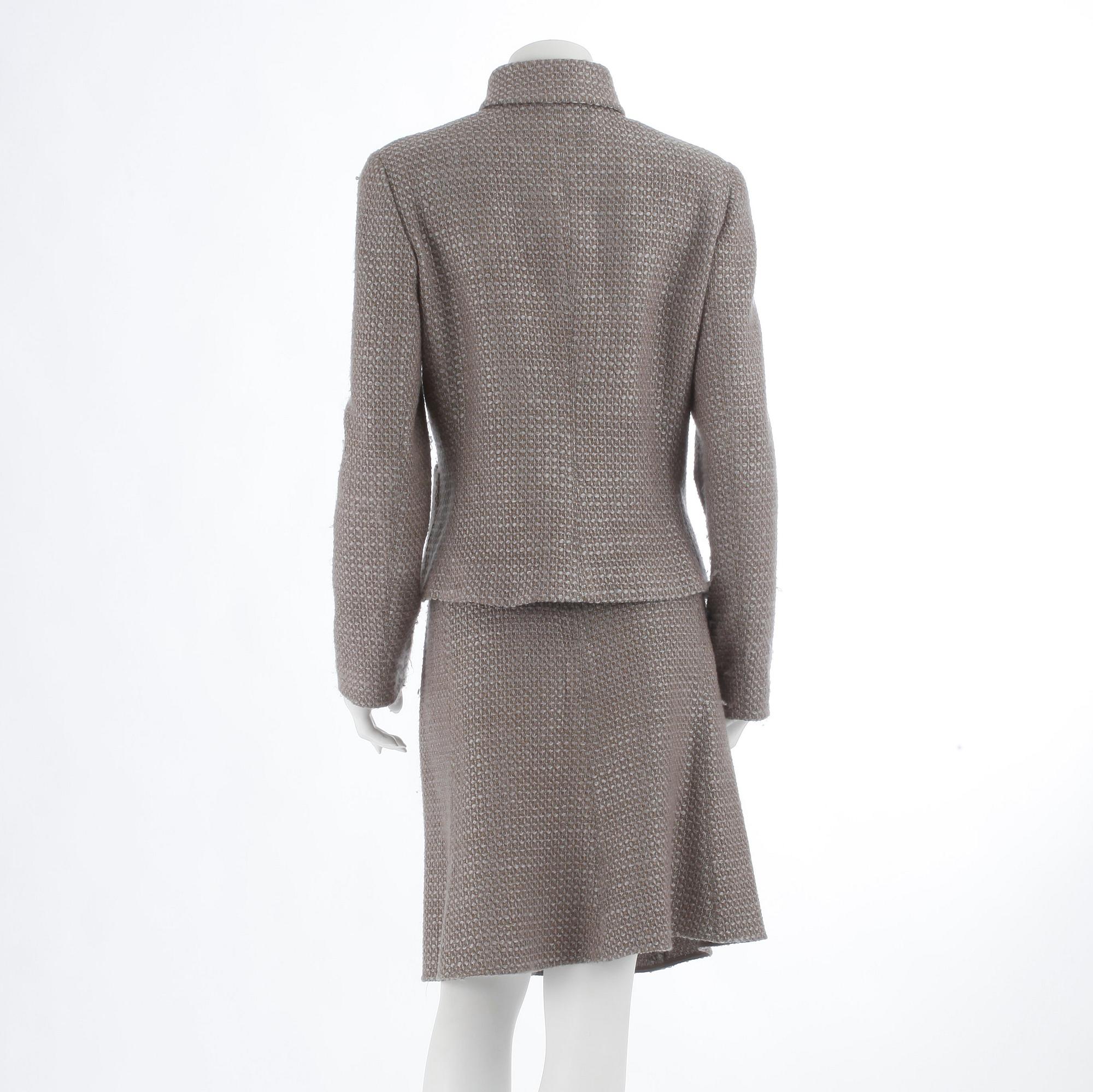 EMPORIO ARMANI, dräkt bestående av kavaj och kjol, storlek 46 respektive 44.