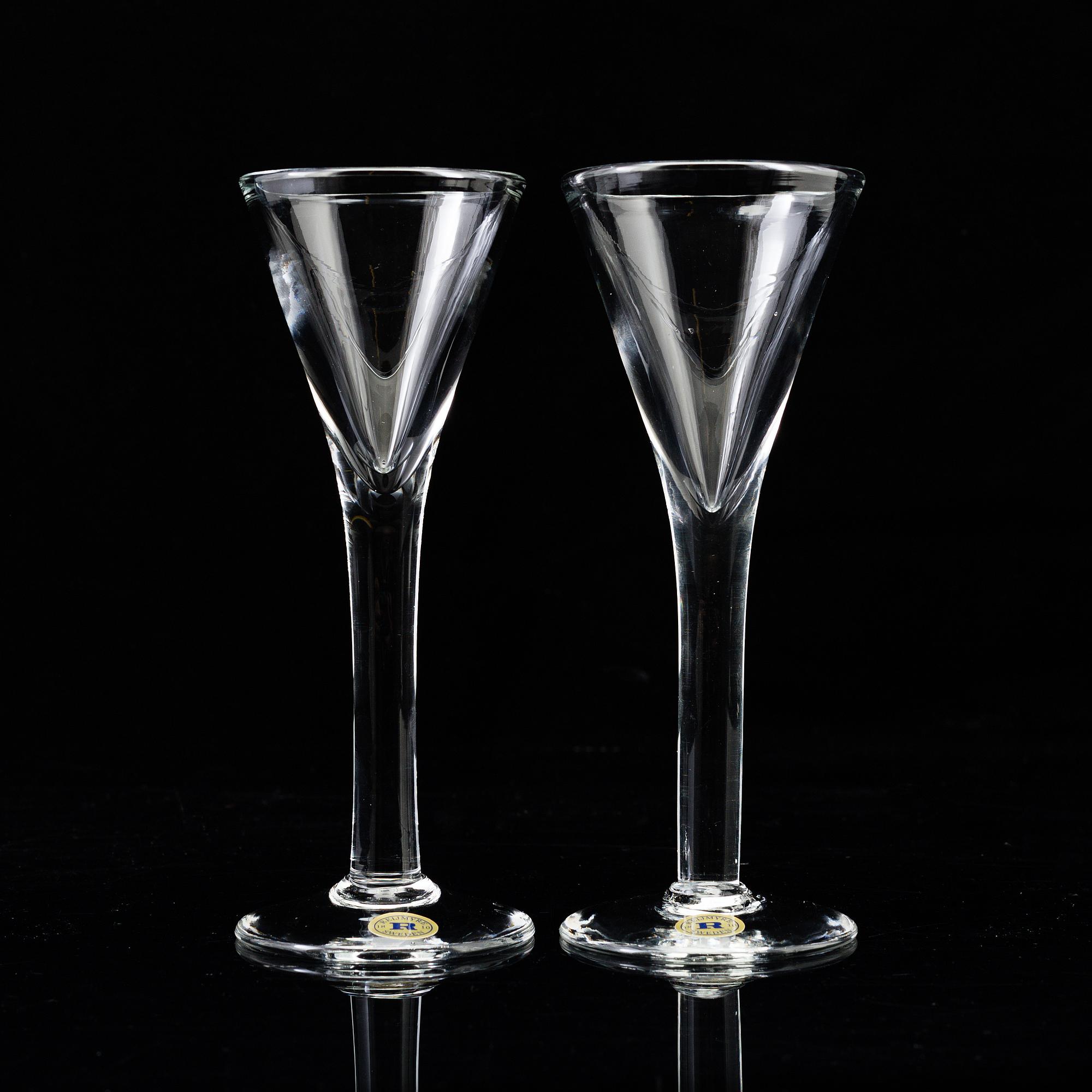 SNAPSGLAS, 12 st, och karaffer 2 st, "Antik", Reijmyre Glasbruk.