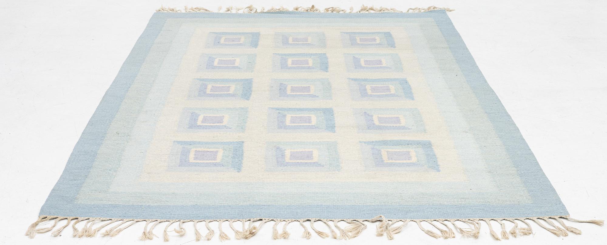 A flat weave rug, c. 240 x 163 cm.