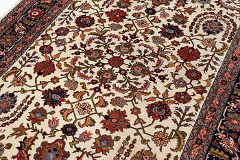 A semi-antique Tabriz carpet, c. 282 x 198 cm.