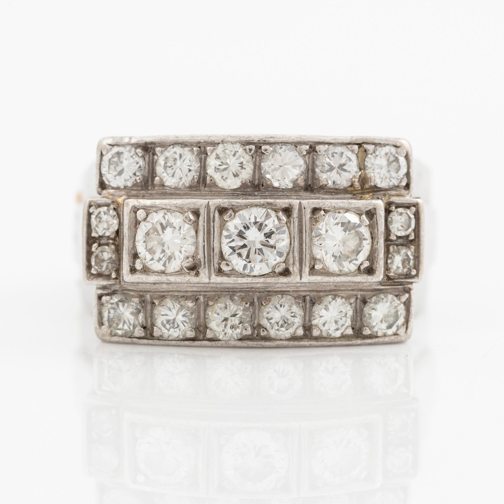 Ring 18K vitguld och tre rader med briljantslipade diamanter, 1950-tal.