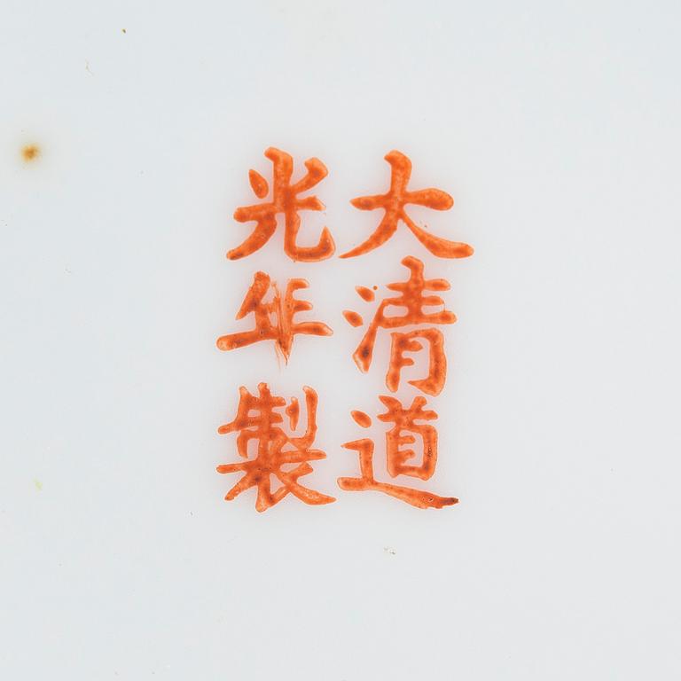 VASER, ett par, porslin, Kina, 1900-tal.