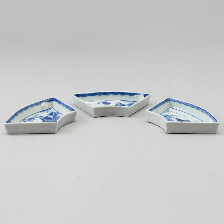 Three blue and white porcelain cabaret trays, Qing dynasty, late 19th century.