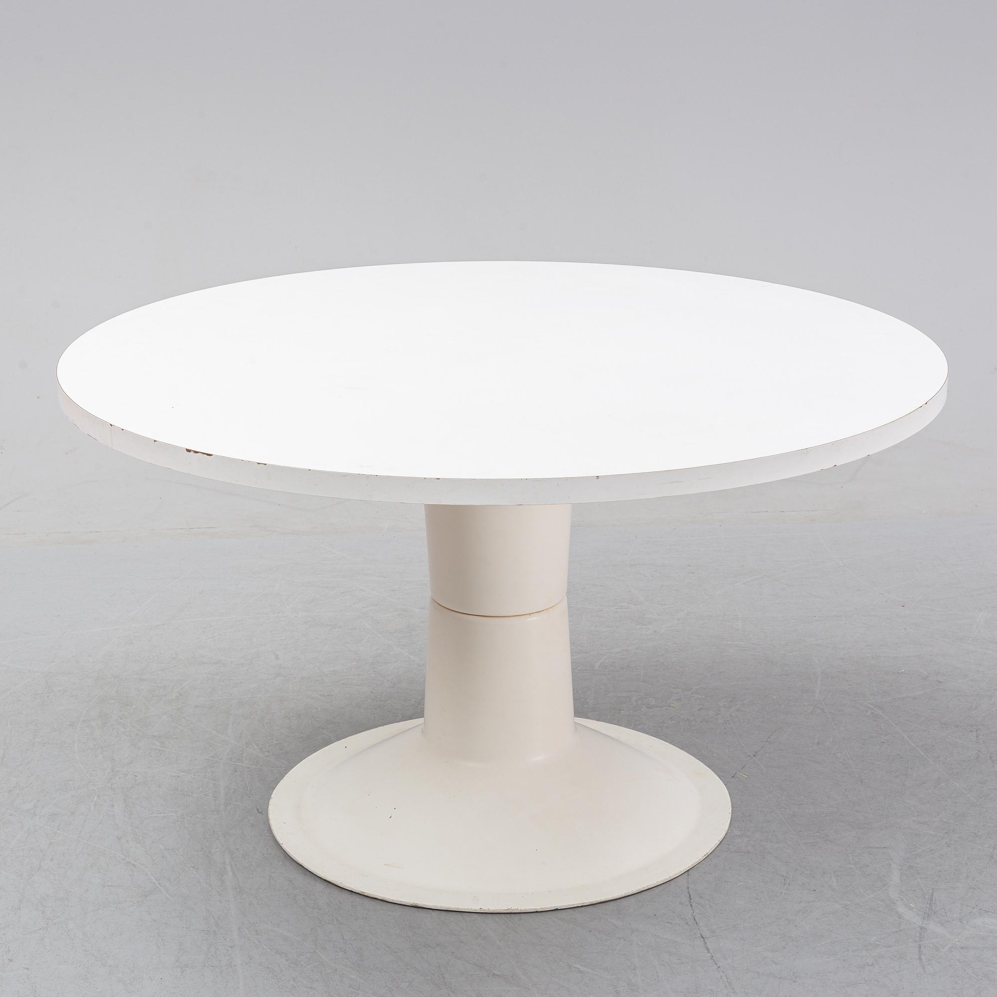 Yrjö Kukkapuro, a table and a set of six chairs.