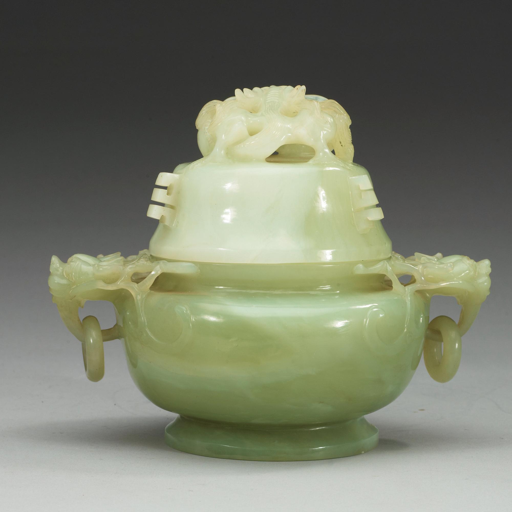 RÖKELSEKAR, nefrit, Kina. Troligen 1800-tal.