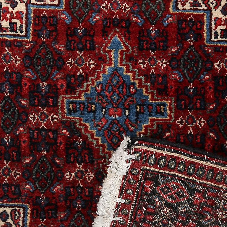 MATTOR, 2 st, orientaliska. Ca 90 x 70 samt 83 x 72 cm.