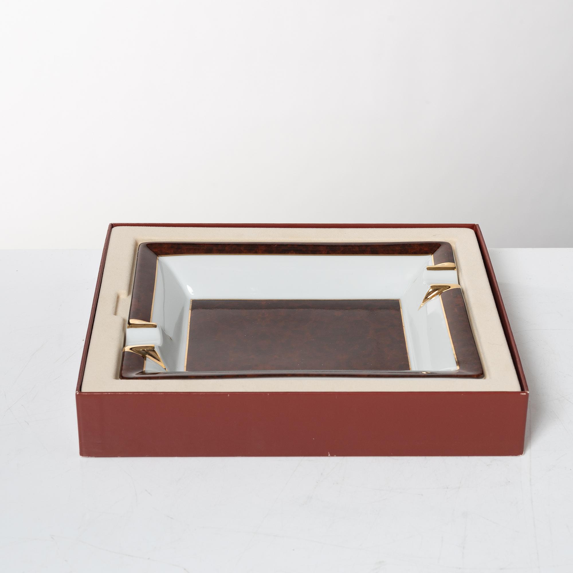 Tobacciana, 4 pieces, 20th century.