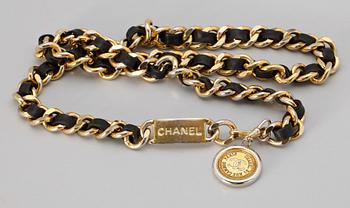 1203. A golden chainbelt by Chanel.