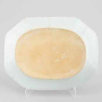 Four blue and white pieces of export porcelain, China, Qianlong (1736-95).