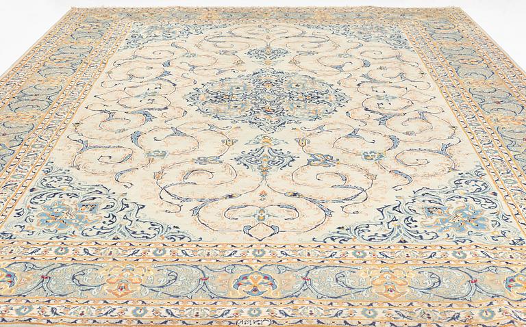 A signed Kashan, carpet ca 450 x 335 cm.