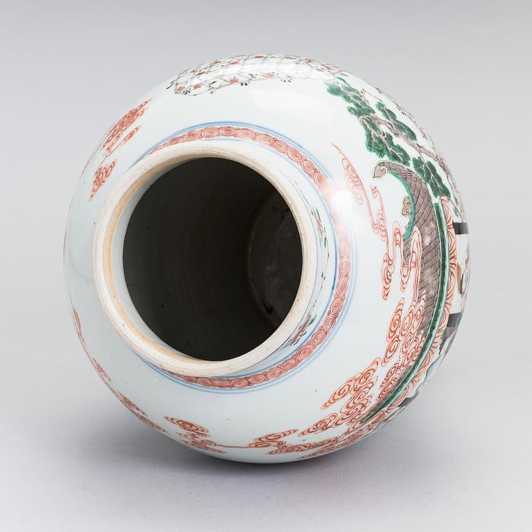 Vas, porslin, Kangxistil, sen Qingdynasti, 1800-tal.