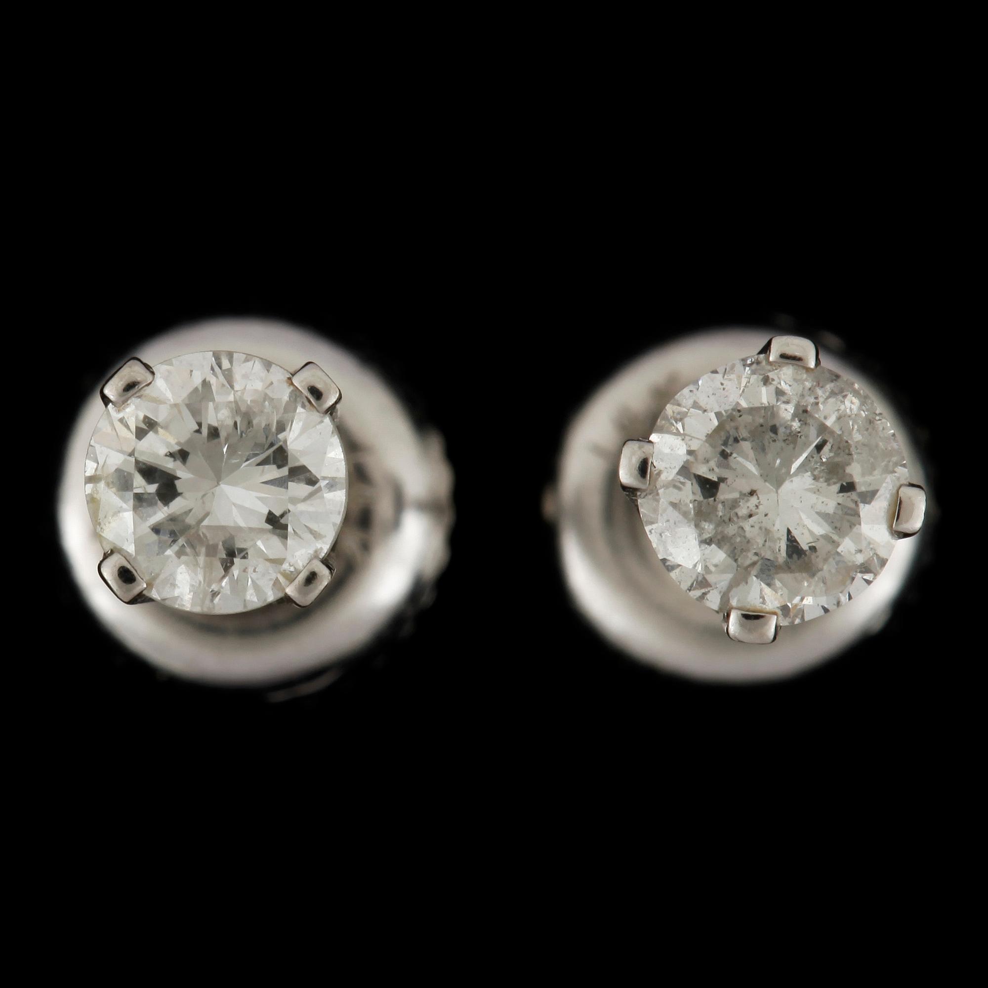 ÖRHÄNGEN, ett par, 14k vitguld med briljantslipade diamanter tot ca0,44ct.
