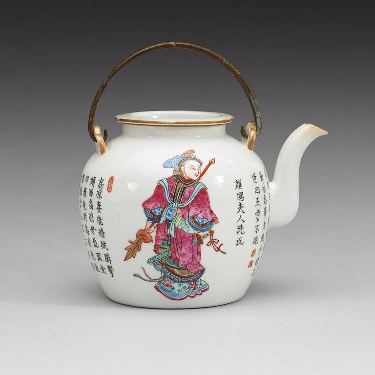 TEKANNA, porslin, Qingdynastin sent 1800-tal.