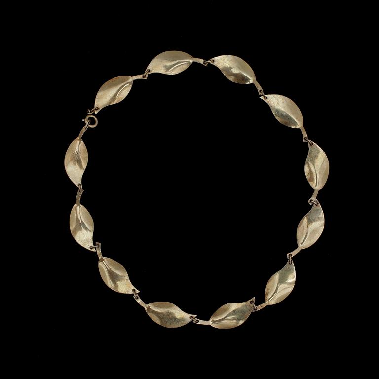 HALSBAND, ARMBAND, ÖRHÄNGEN, ett par samt BROSCH, sterlingsilver och emalj, Norge, 1900-tal. Vikt 48 G.