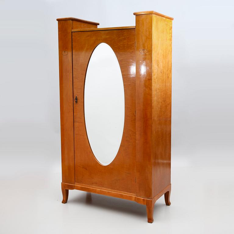 KLÄDSKÅP, 1900-talets första hälft.