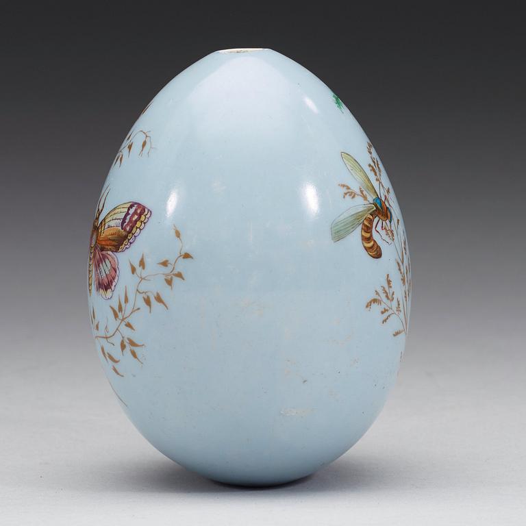 A Russian porcelain egg, Imperial Porcelain manufactory, St Petersburg, ca 1890.