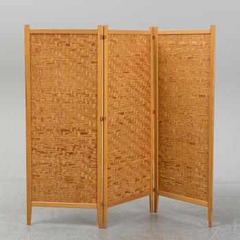 A 20th century wooden screen, three sections, Alberts Tibro.