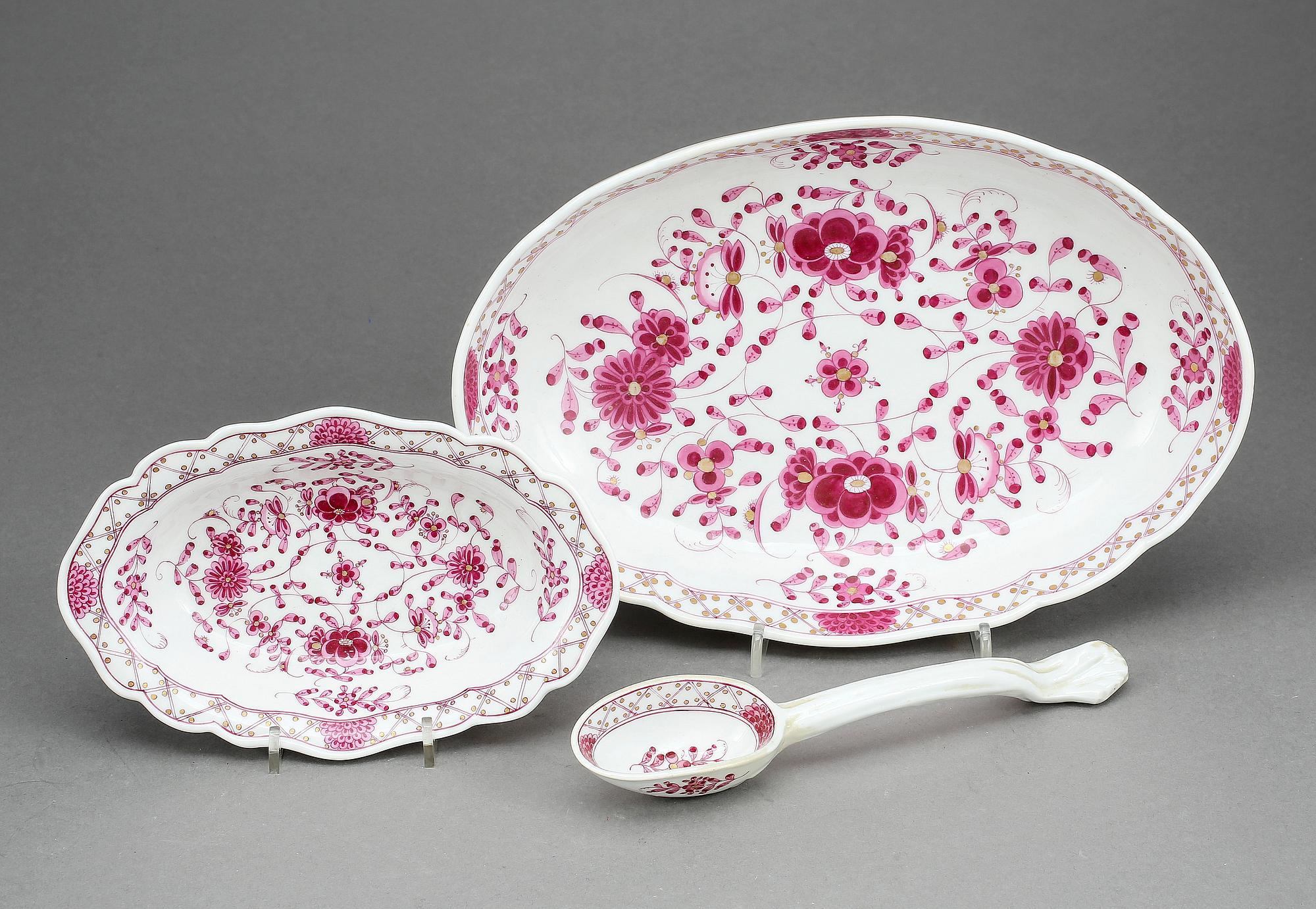 MATSERVIS, 37 delar, porslin, "Indianische blumen", Meissenliknande märke, 1800-tal.