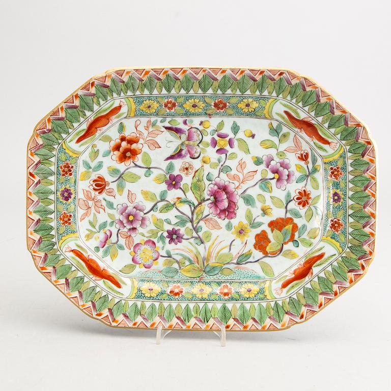 A famille rose clobbered dish, Qing dynasty, Qianlong (1736-95).