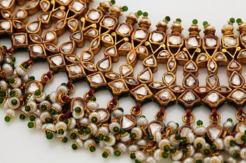 An Indian demi parure comprising a necklace and a pair of earrings.