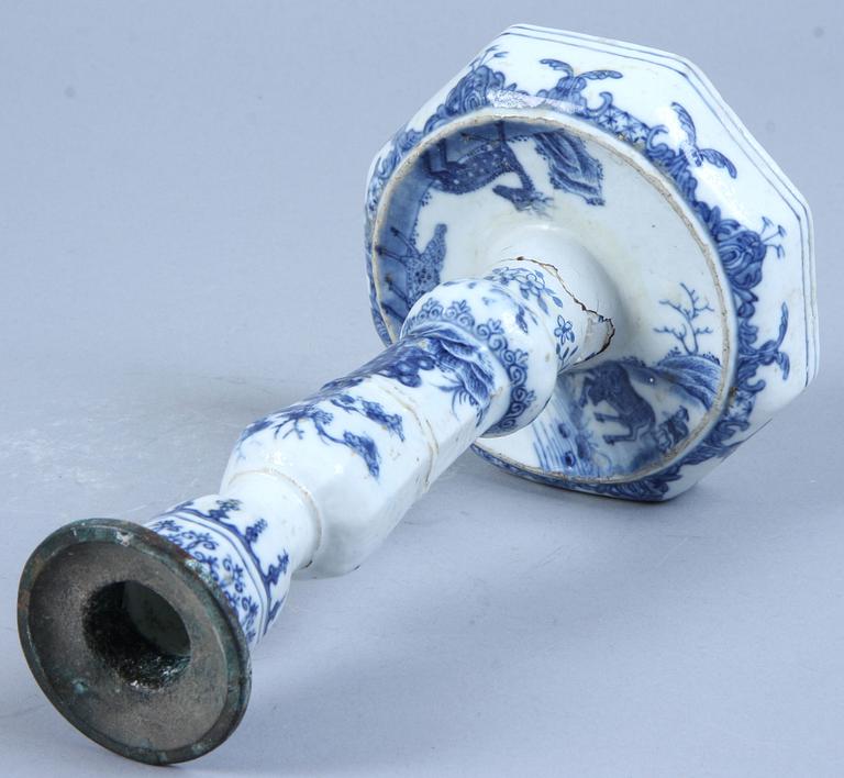 LJUSSTAKE, porslin, Kina, 1700-tal.