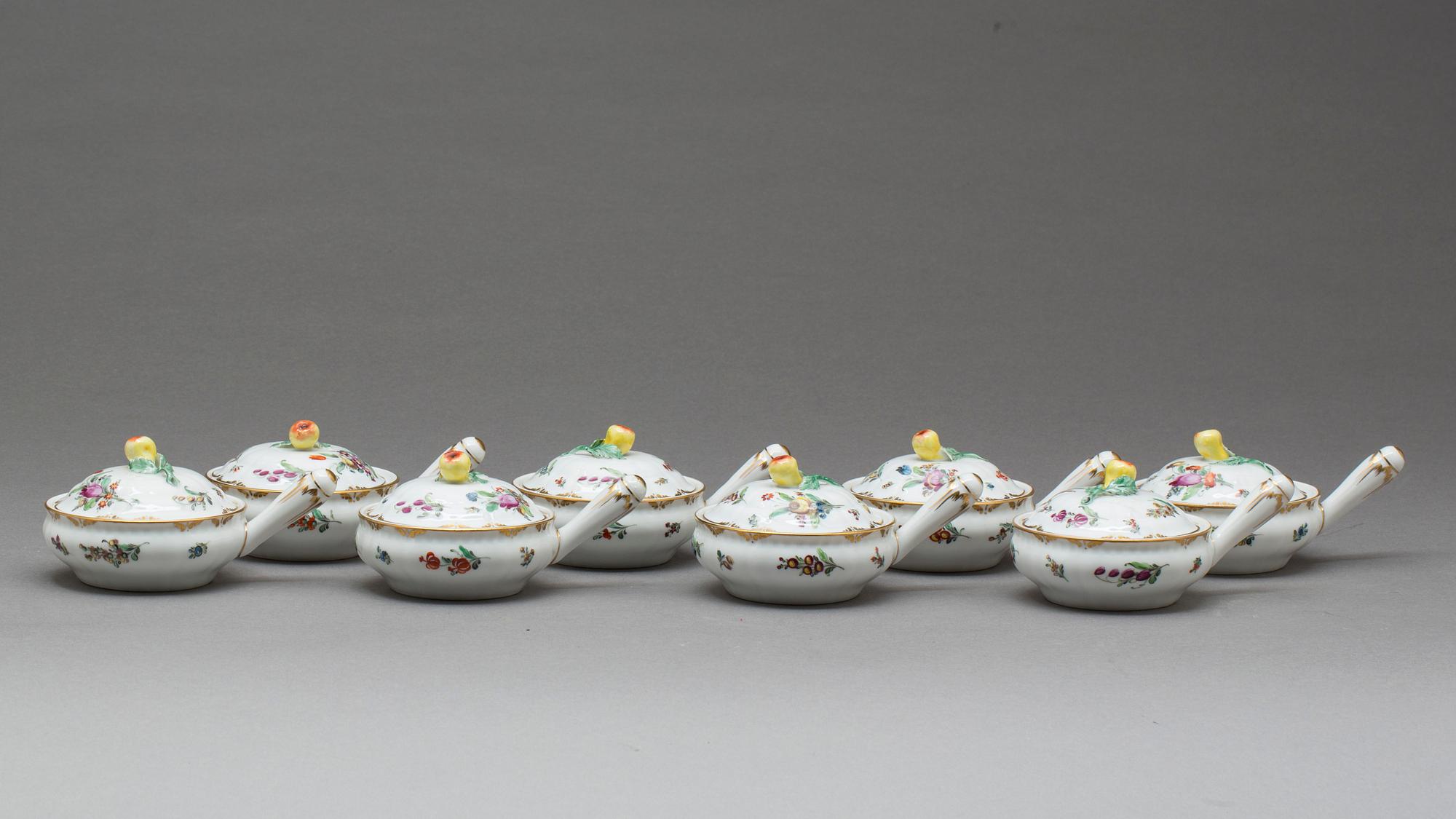 PORTIONSKAROTTER med lock, 8 st, Nymphenburg, 1900-tal, porslin.