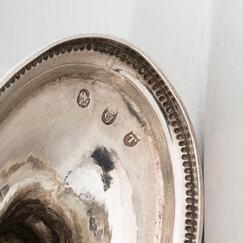 WILLIAM BOND, A late 18th-century footed silver bowl, mark of William Bond, Dublin 1791.