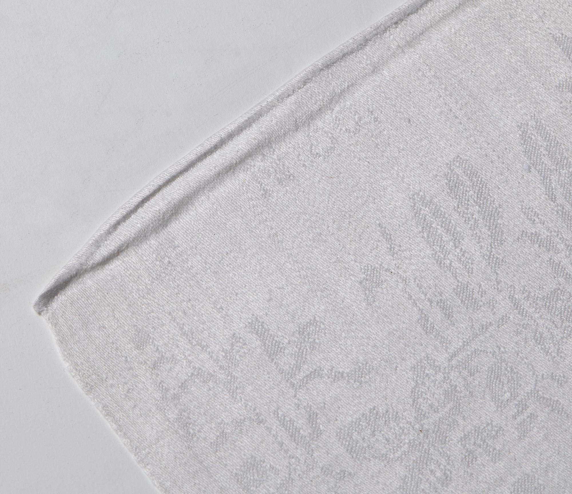 A TABLE CLOTH AND NAPKINS, 24 pieces, linen damask, the table cloth is dated 1827, ca 560-567 x 207,5 cm, Sweden 1827.