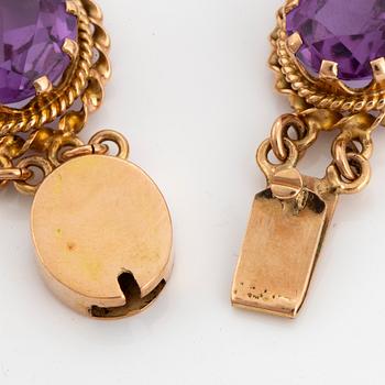 Synthetic colour change sapphire bracelet.