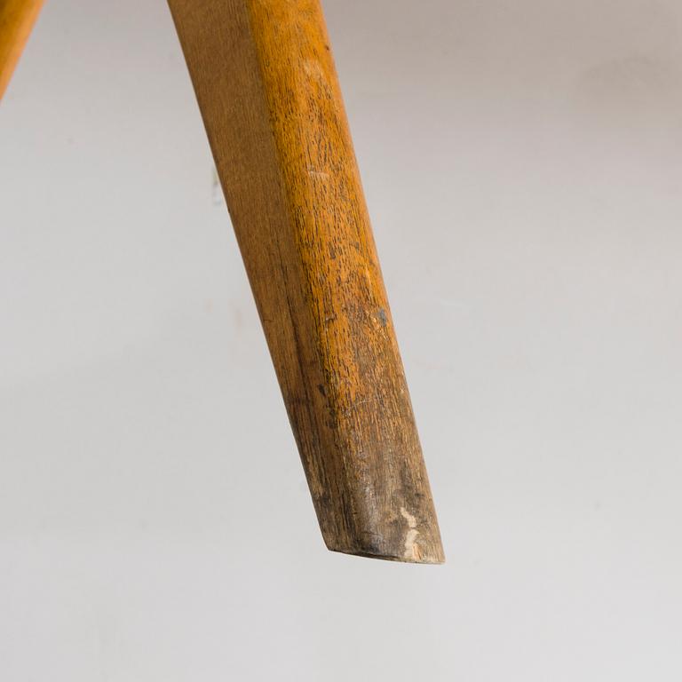 A ILMARI TAPIOVAARA 1940s X-legged table for Keravan Puuteollisuus, Finland.