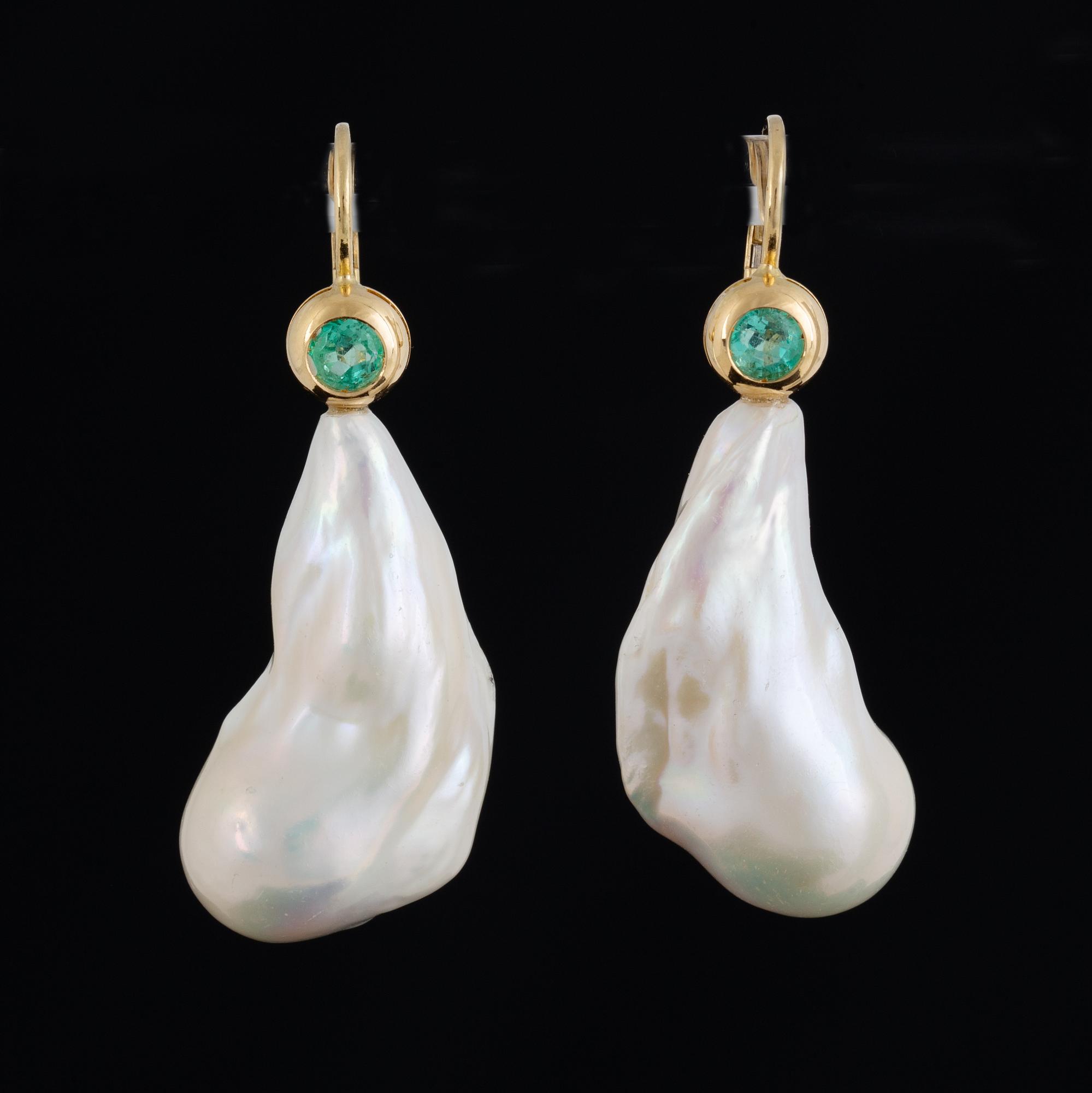 Cultured freshwater pearl earrings.