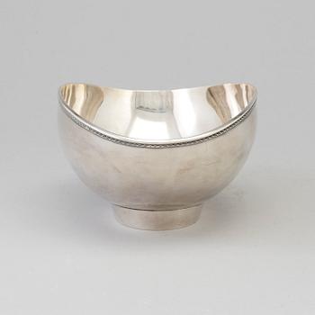 AINAR AXELSSON, a sterling silver bowl from GAB, Stockholm, 1967.