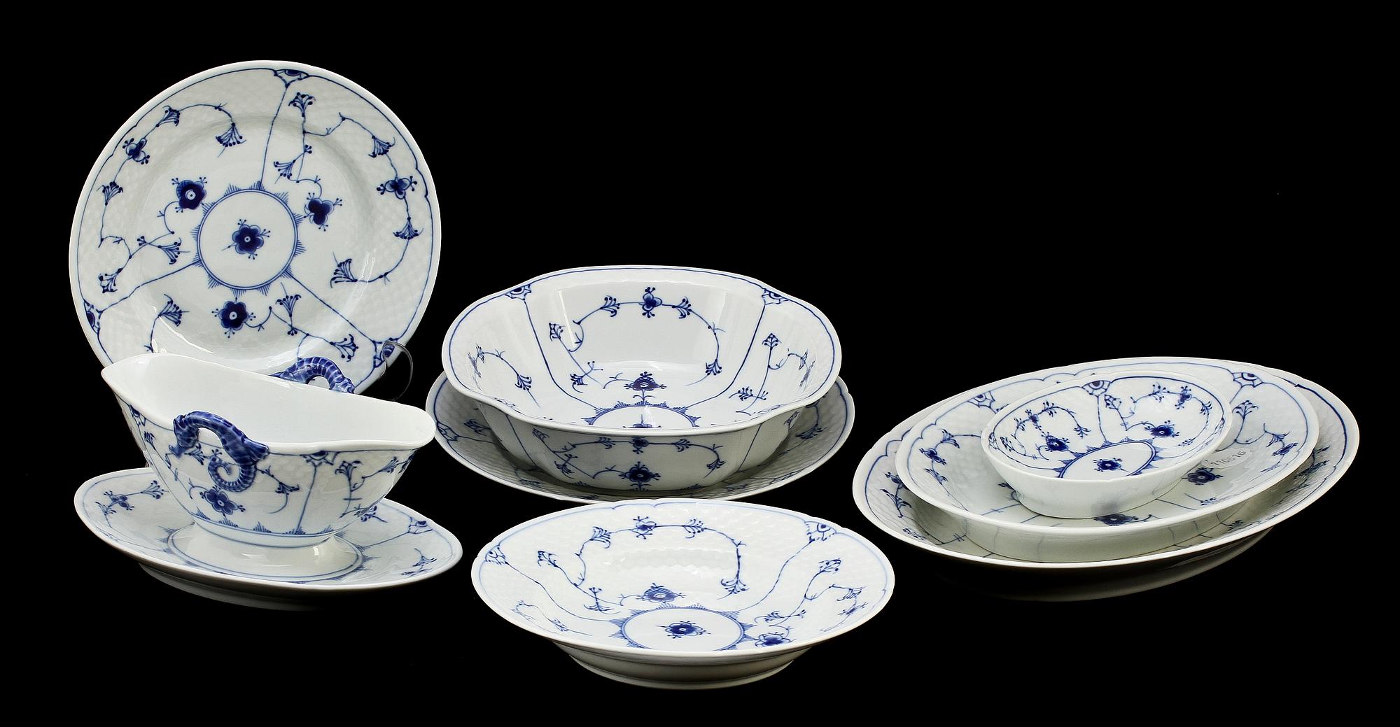 SERVISDELAR, 41 st, porslin, "Musselmalet", Bing & Grøndahl, Danmark.