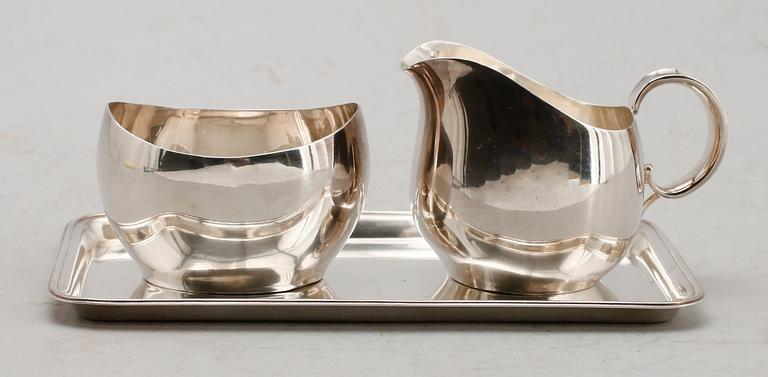 SOCKERSKÅL, GRÄDDKANNA OCH BRICKA, 3 del, sterlingsilver. Vikt ca 249 g.