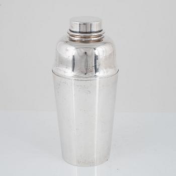 A silver plated coctail shaker, mark of SMPC, Sydney.