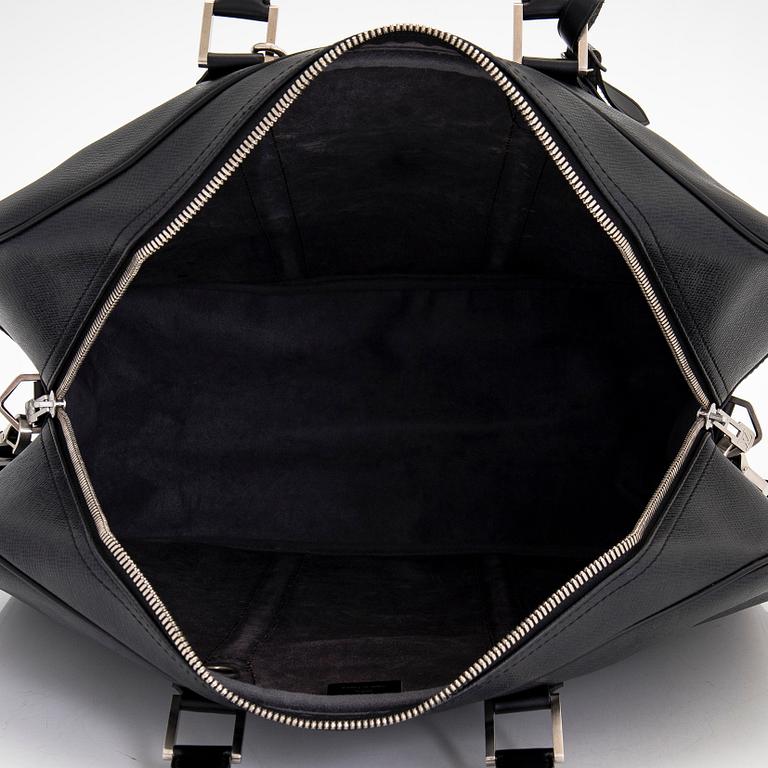 Louis Vuitton, a 'Taiga Kendall PM' weekend bag.