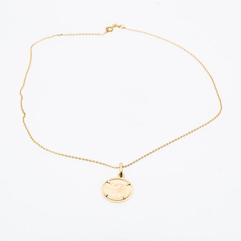 An 18K gold necklace.